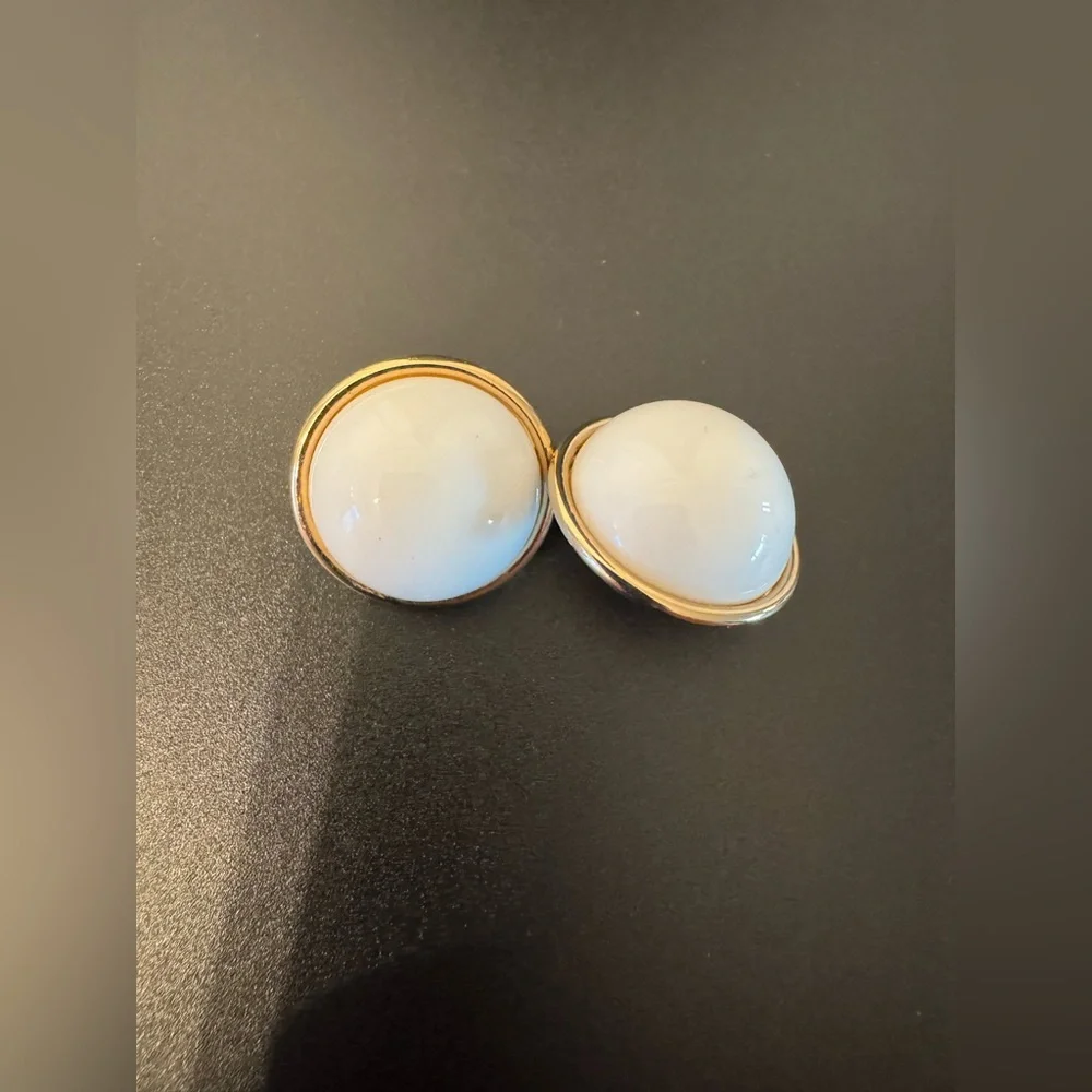 Vintage Sarah Coventry White Lucite Clip On Earrings Gold Tone 1970s - EUC